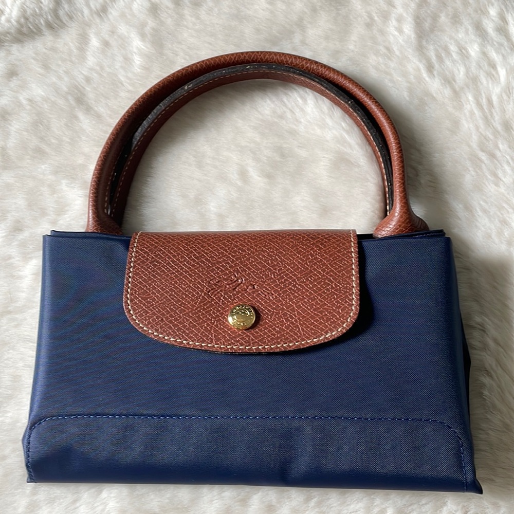 Brand new longchamp tote, navy color with two pockets!